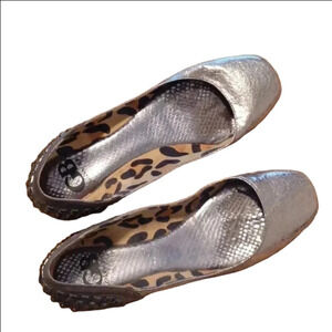 gold Gianni Bini slip on flats